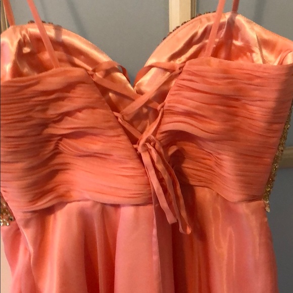 Formal dress - Picture 3 of 3